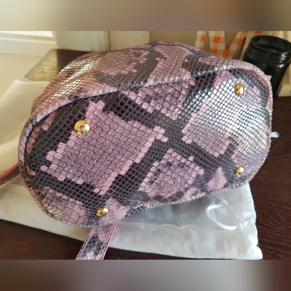 VITTORIA Napoli  pink python embossed  raw leather mini drawstring crossbody bag - Picture 3 of 16